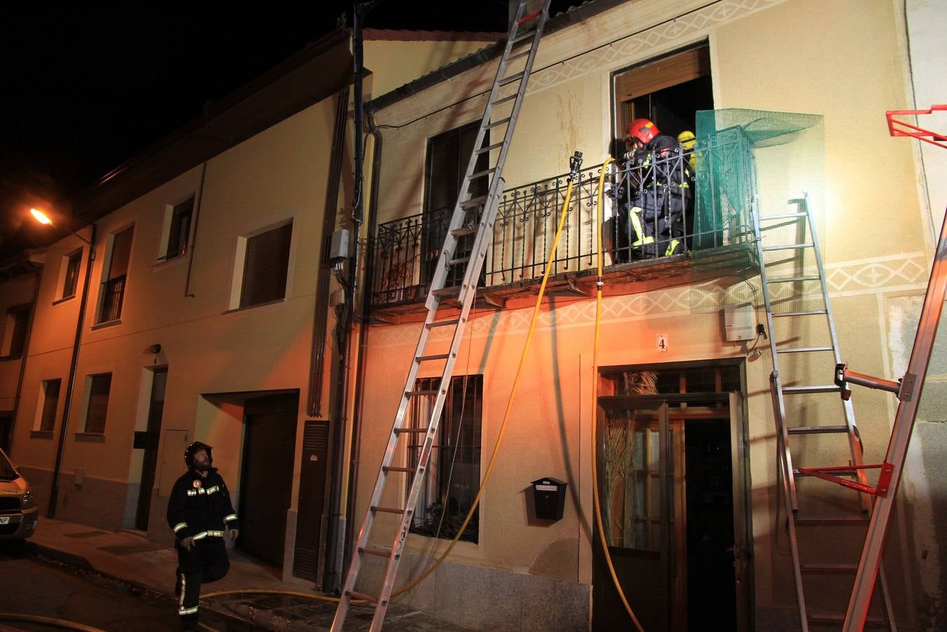 El fuego asola una casa en Zamarramala