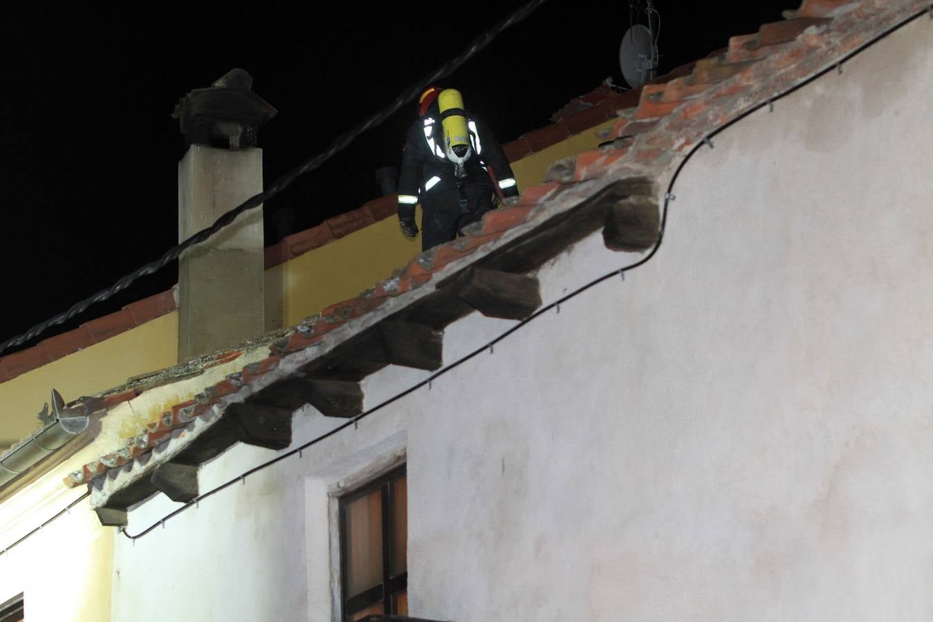 El fuego asola una casa en Zamarramala