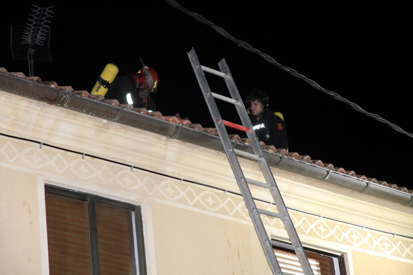 El fuego asola una casa en Zamarramala