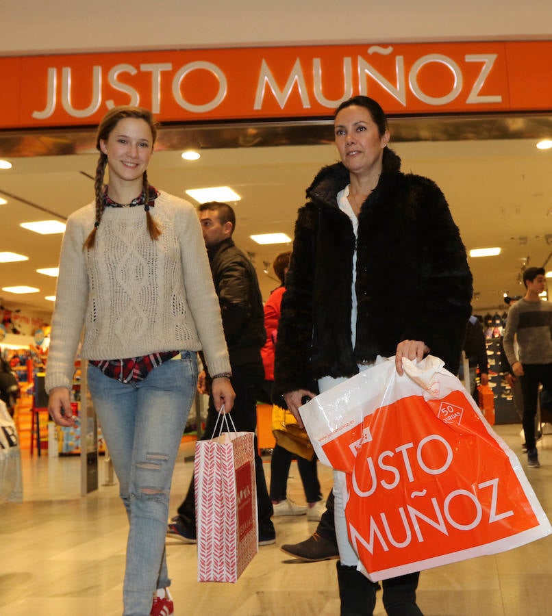 Primer día de rebajas de invierno en Valladolid