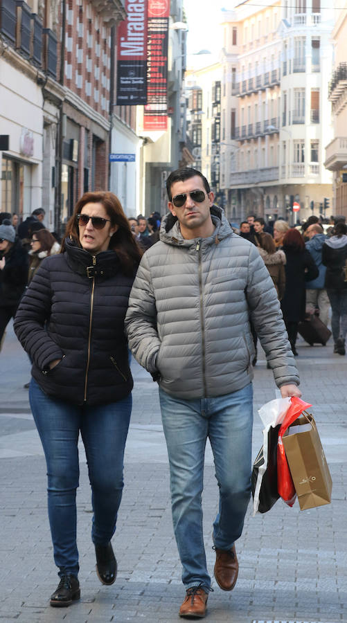 Primer día de rebajas de invierno en Valladolid