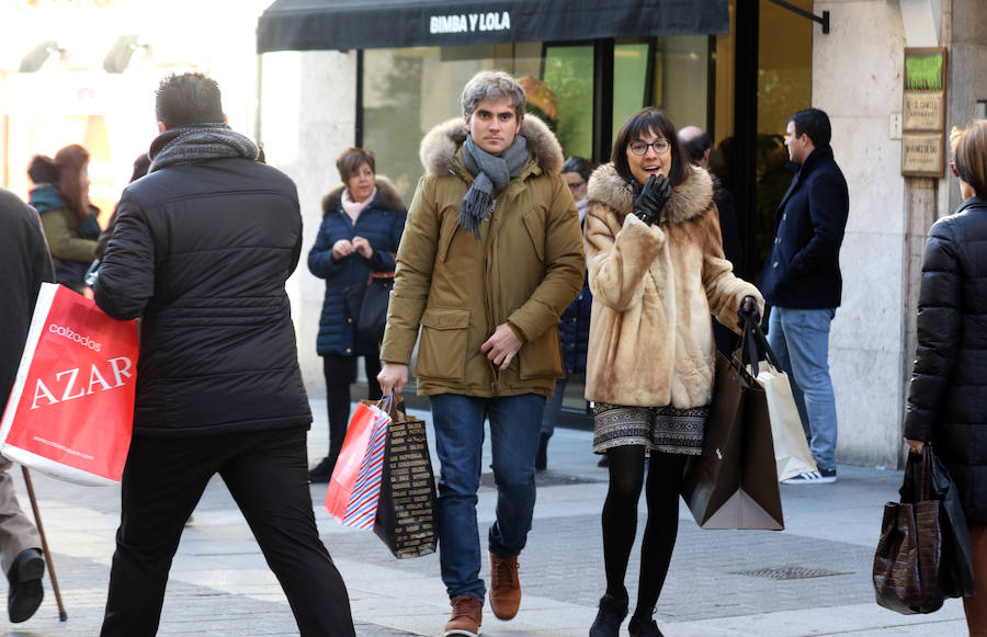 Primer día de rebajas de invierno en Valladolid