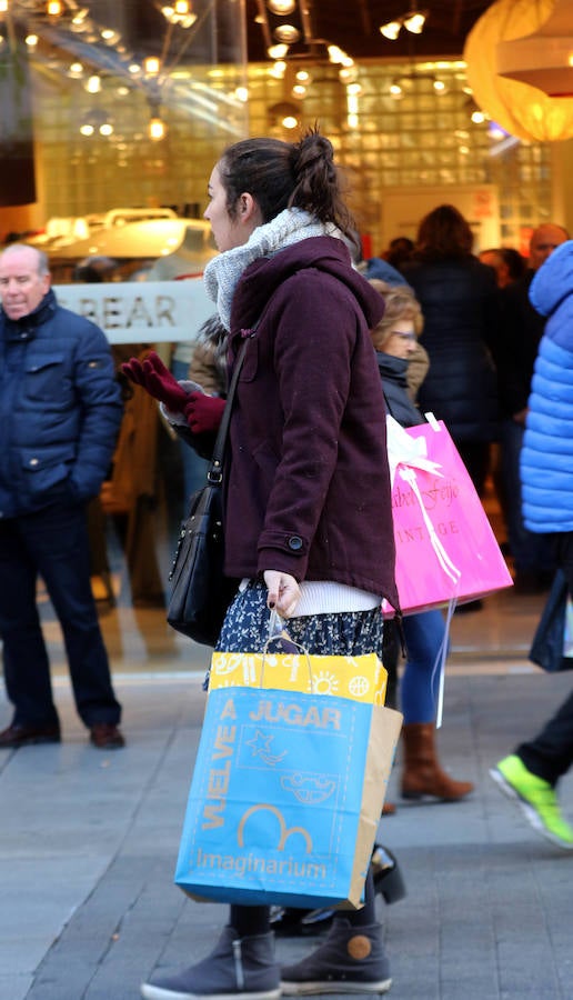 Primer día de rebajas de invierno en Valladolid
