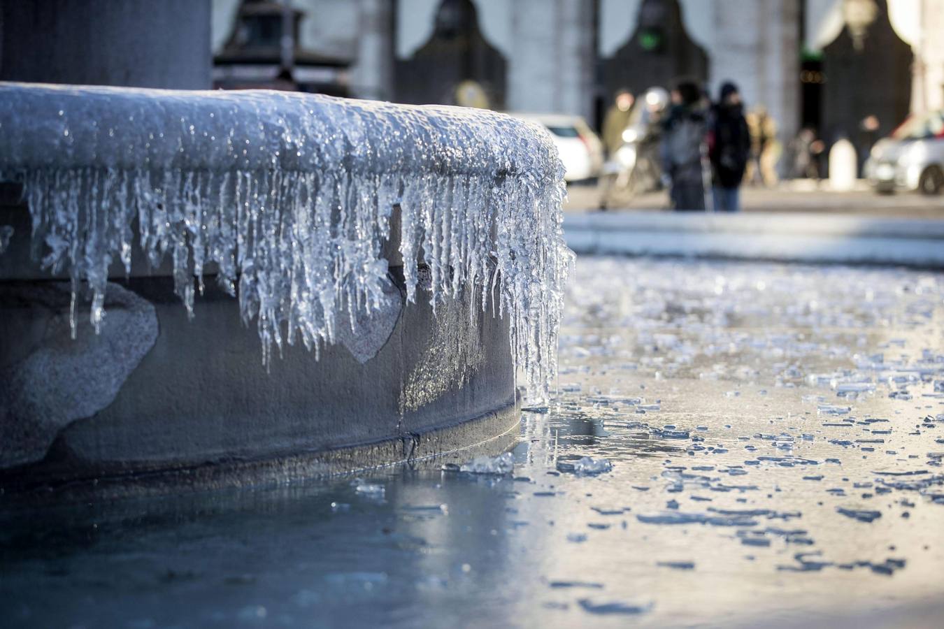 Detalle de la Fuente de las Náyades helada en la Plaza de la República en Roma.
