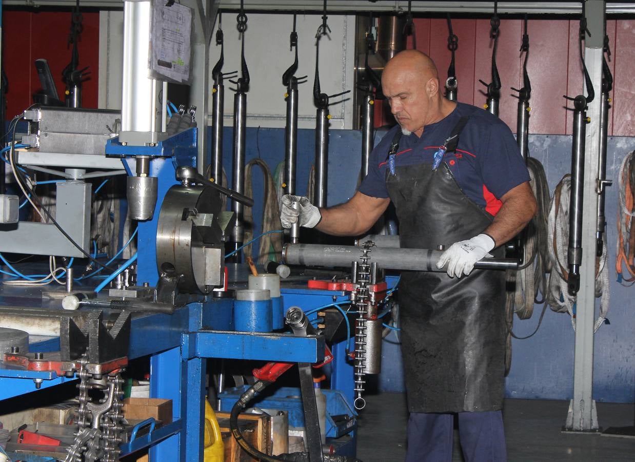 El delegado territorial, Luis Domingo González, visita las instalaciones de Cicrosa