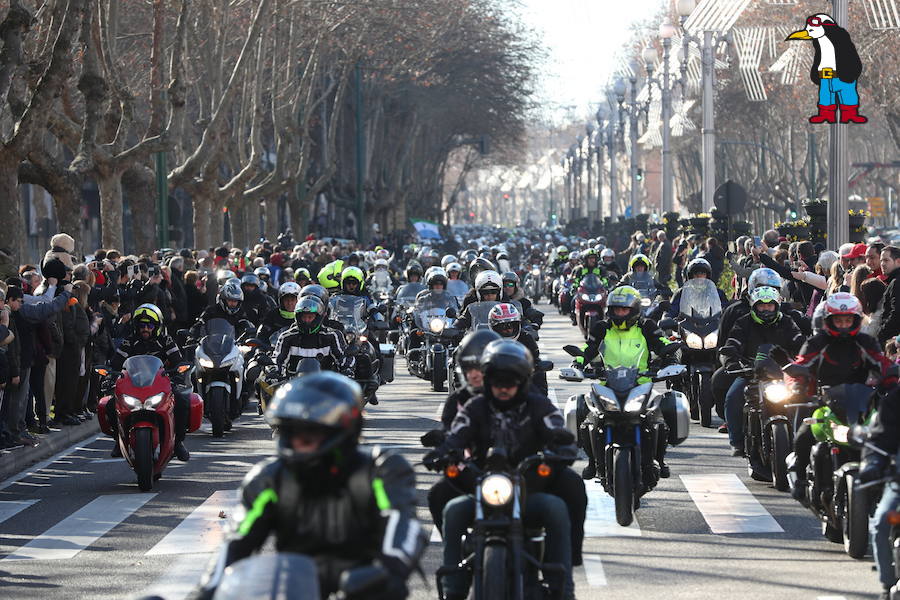 Ambiente en el desfile de banderas de Pingüinos en Valladolid (Fotos 1)