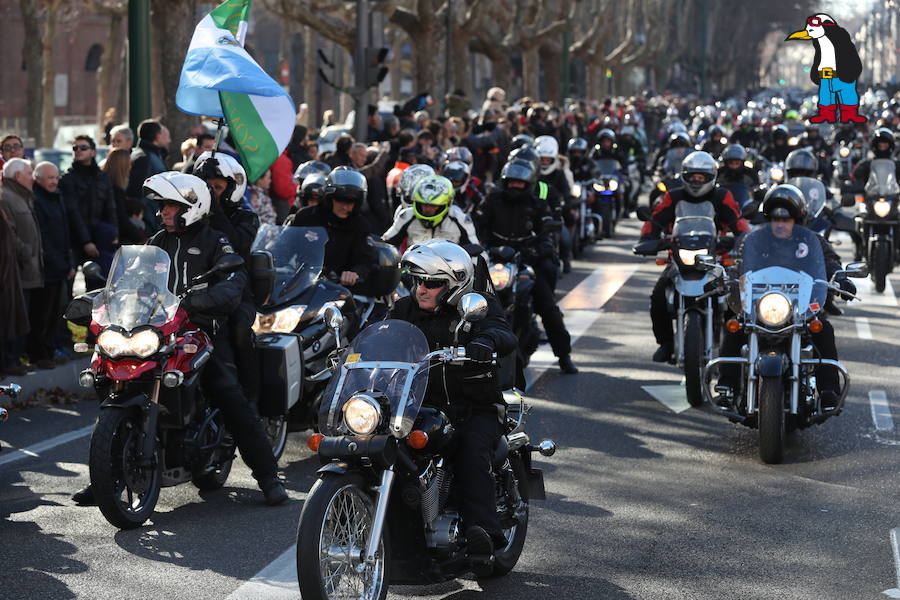 Ambiente en el desfile de banderas de Pingüinos en Valladolid (Fotos 1)