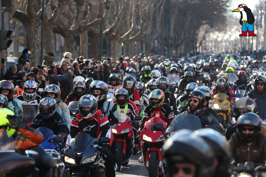 Ambiente en el desfile de banderas de Pingüinos en Valladolid (Fotos 1)