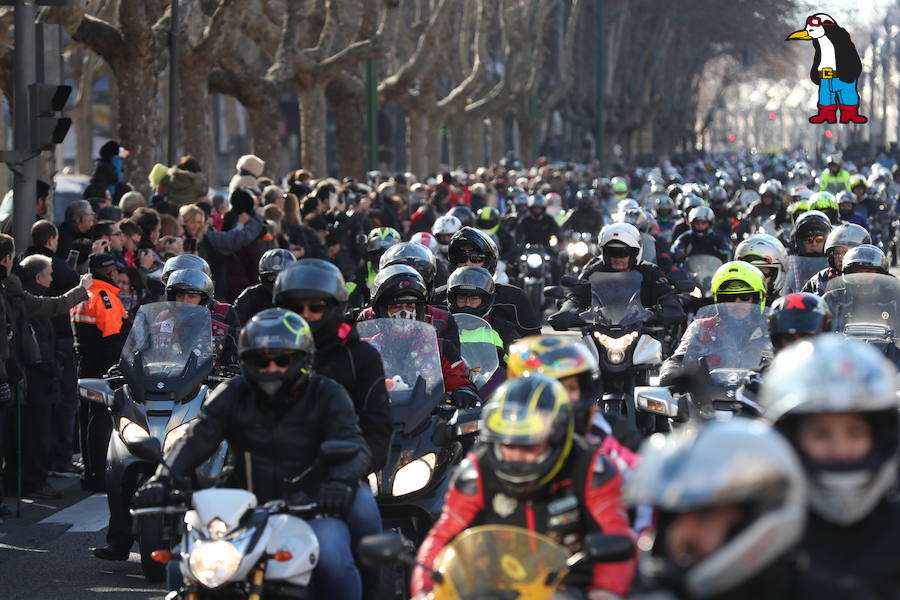 Ambiente en el desfile de banderas de Pingüinos en Valladolid (Fotos 1)