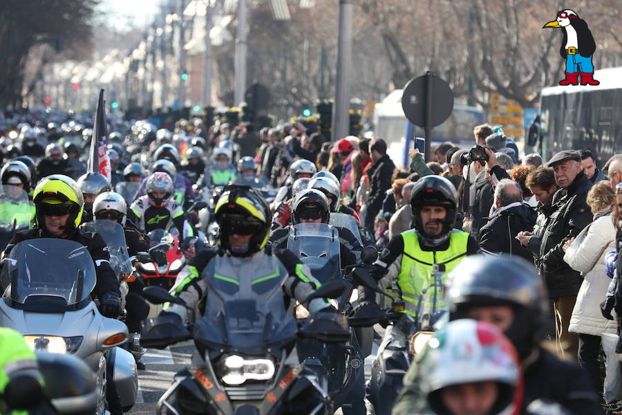 Ambiente en el desfile de banderas de Pingüinos en Valladolid (Fotos 1)