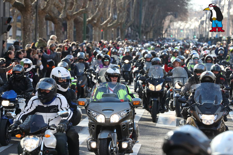 Ambiente en el desfile de banderas de Pingüinos en Valladolid (Fotos 1)