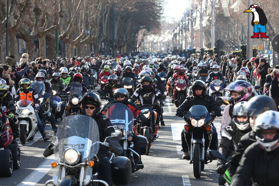 Ambiente en el desfile de banderas de Pingüinos en Valladolid (Fotos 2)