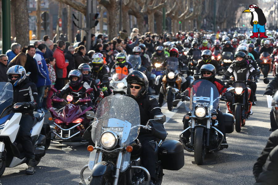 Ambiente en el desfile de banderas de Pingüinos en Valladolid (Fotos 2)