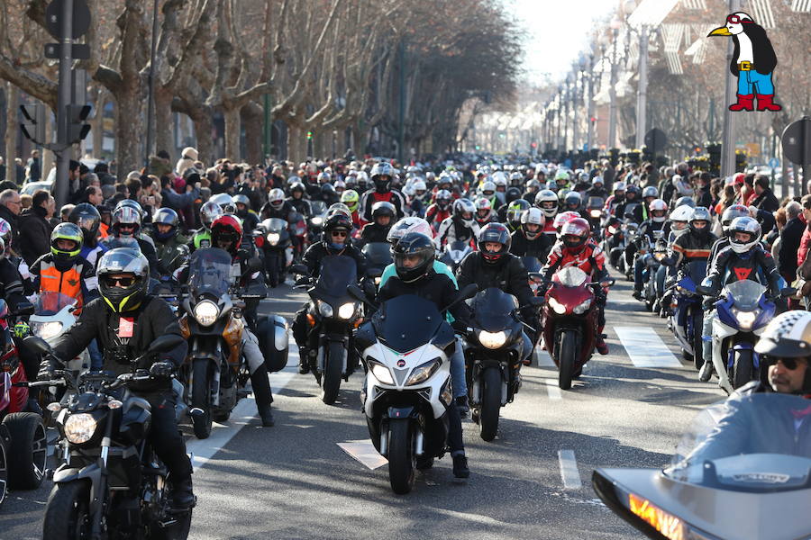 Ambiente en el desfile de banderas de Pingüinos en Valladolid (Fotos 2)