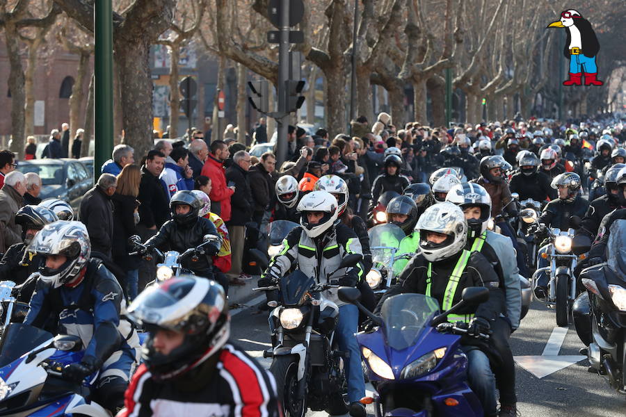 Ambiente en el desfile de banderas de Pingüinos en Valladolid (Fotos 2)