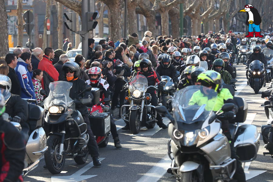 Ambiente en el desfile de banderas de Pingüinos en Valladolid (Fotos 2)