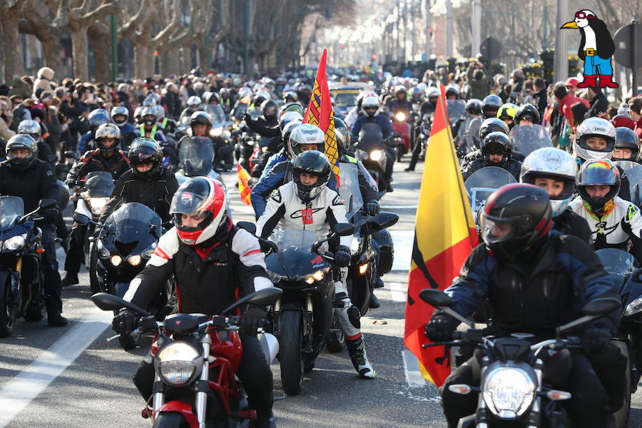 Ambiente en el desfile de banderas de Pingüinos en Valladolid (Fotos 2)