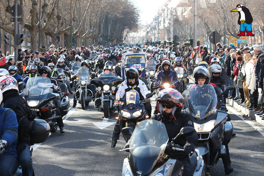 Ambiente en el desfile de banderas de Pingüinos en Valladolid (Fotos 2)