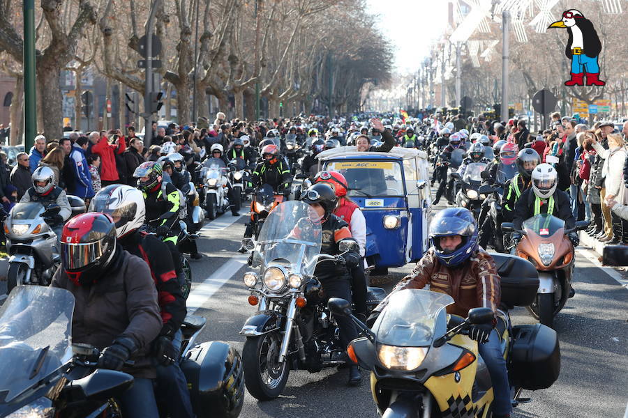 Ambiente en el desfile de banderas de Pingüinos en Valladolid (Fotos 2)