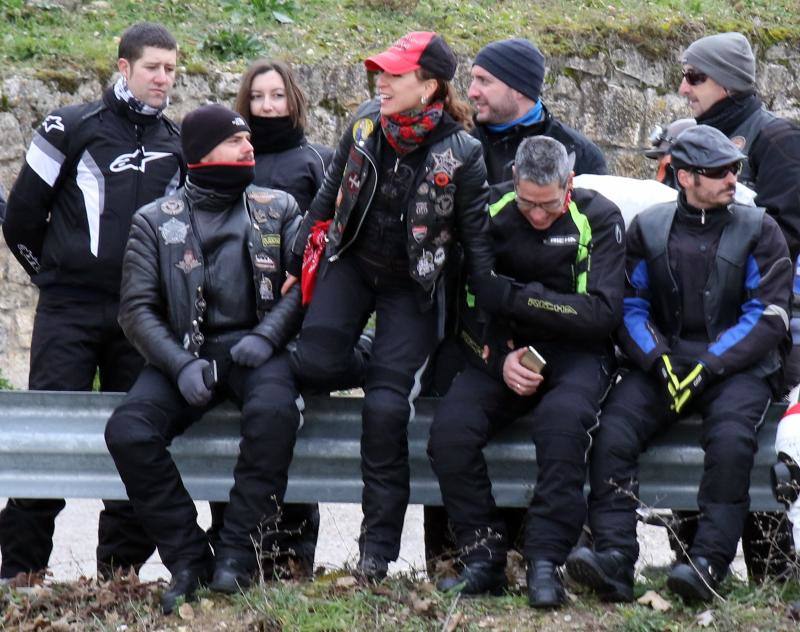 Los moteros de La Leyenda Continúa inundan con sus motos Sepúlveda (Segovia)