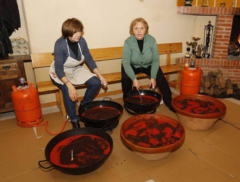 Matanza y fiesta de San Antón en Fuentes de Nava (Palencia)