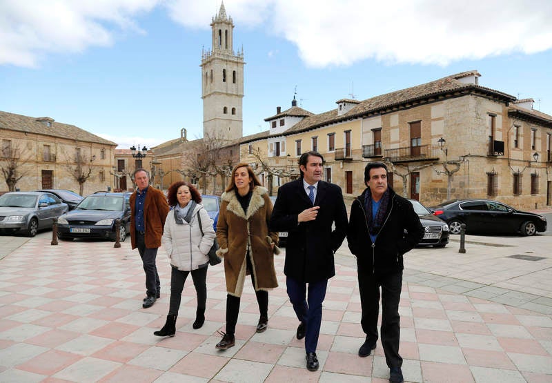 El consejero de Fomento y Medio Ambiente visita las localidades de Villarramiel, Paredes de Nava y Fuentes de Nava