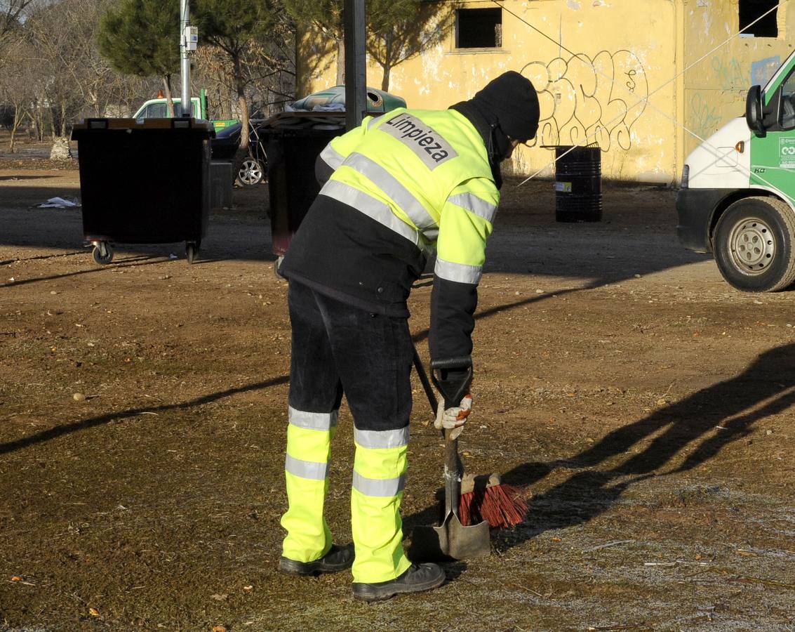 Trabajos de limpieza de los terrenos de la antigua Hípica tras el paso de Pingüinos