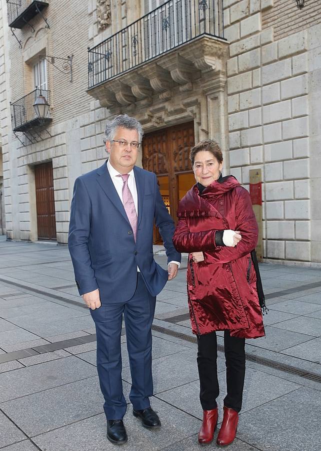 El presidente de la Audiencia, Ignacio Rafols, y la presidenta del Consejo de la Abogacía de España, Victoria Ortega, ante la sede del foro de El Norte.