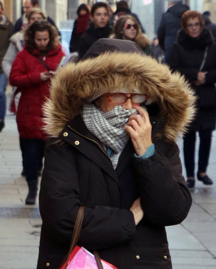 El frío hace tiritar a los segovianos
