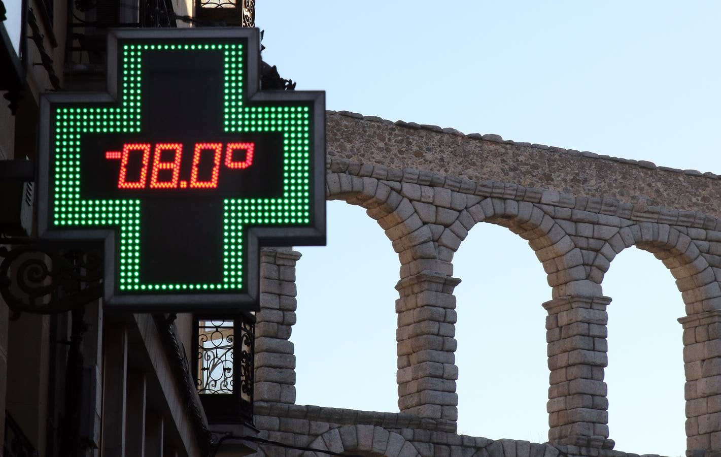 El frío hace tiritar a los segovianos