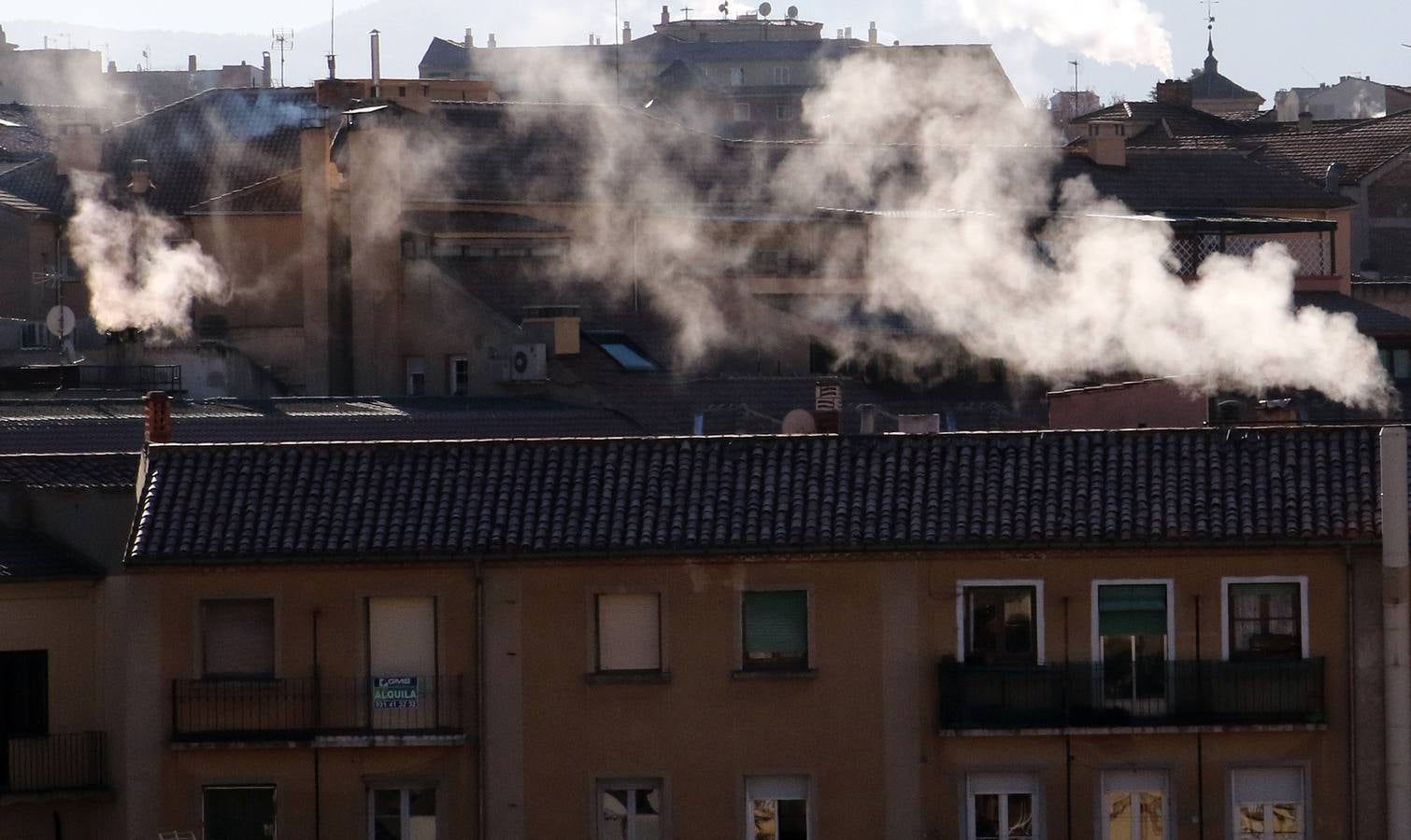 El frío hace tiritar a los segovianos