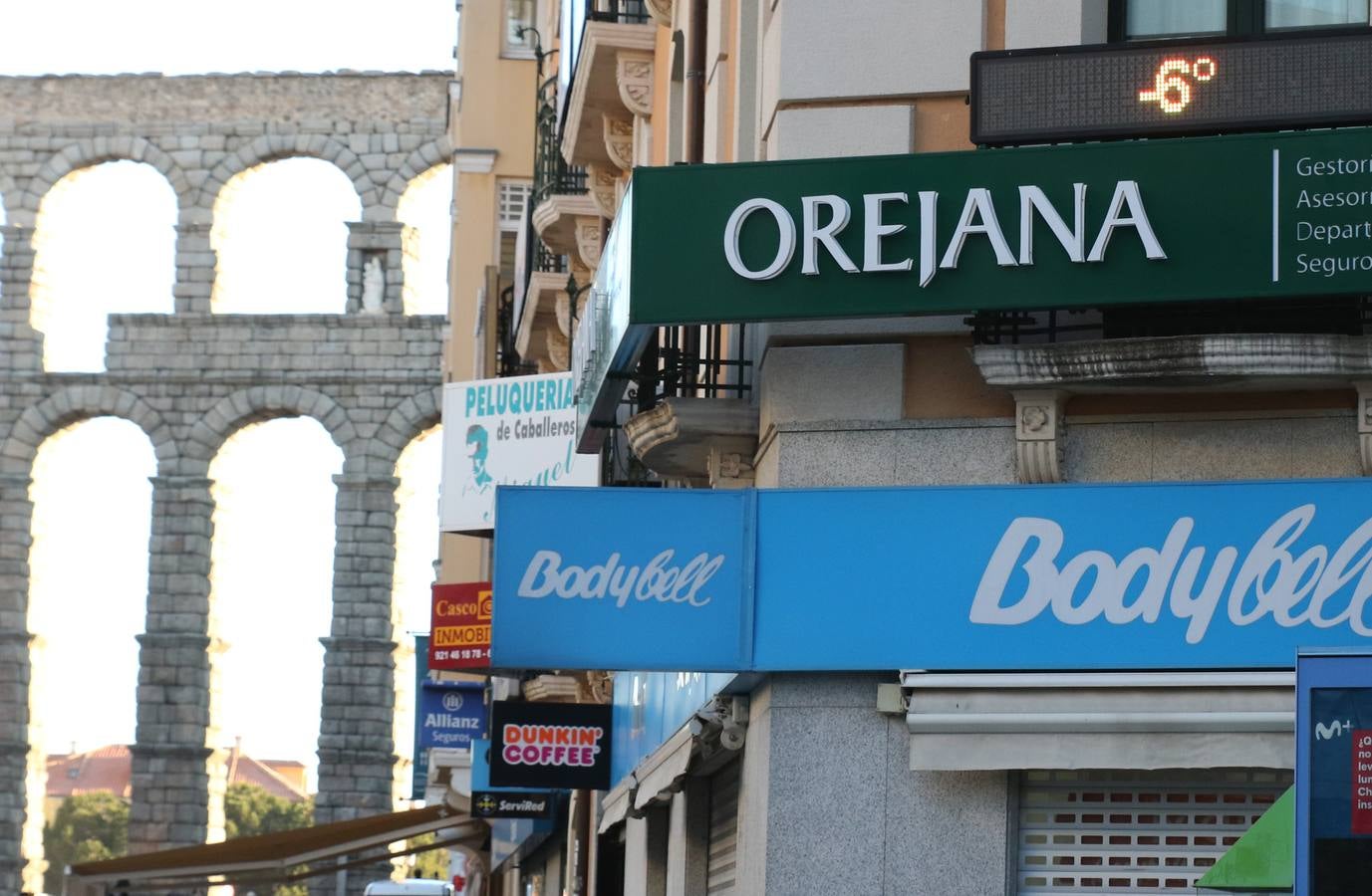 El frío hace tiritar a los segovianos