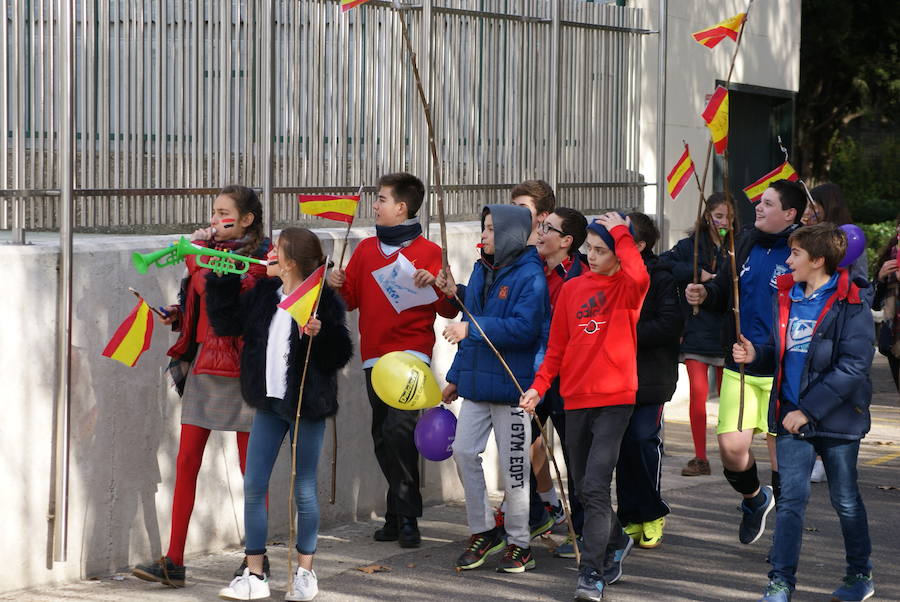 Manifestación de los niños del colegio San Agustín en contra de los cierres de Lauki y Dulciora