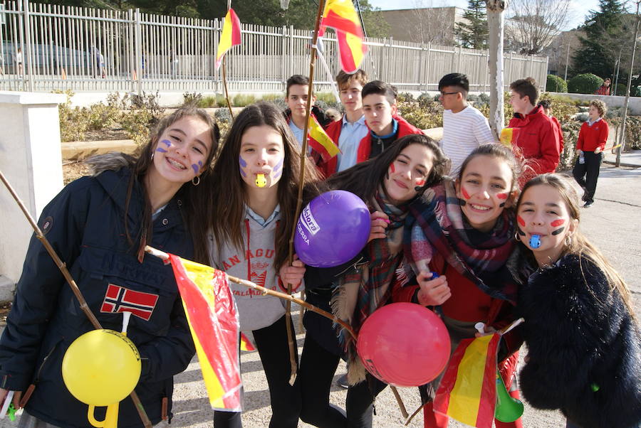 Manifestación de los niños del colegio San Agustín en contra de los cierres de Lauki y Dulciora