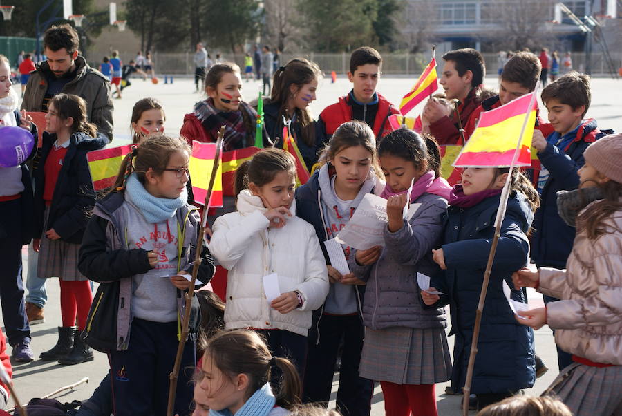 Manifestación de los niños del colegio San Agustín en contra de los cierres de Lauki y Dulciora