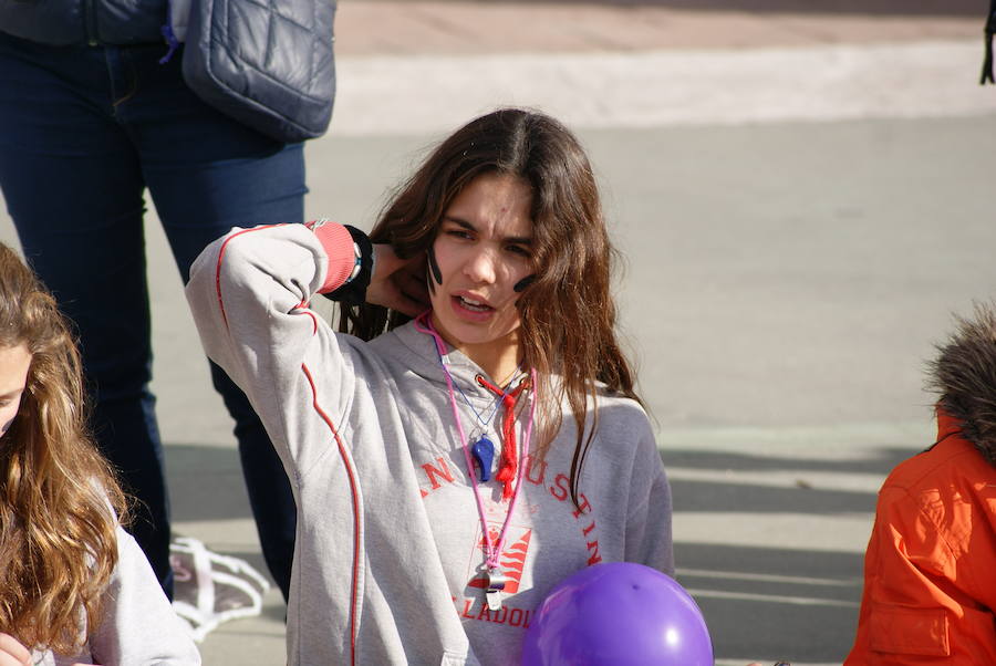 Manifestación de los niños del colegio San Agustín en contra de los cierres de Lauki y Dulciora