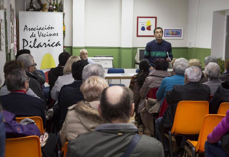 Colocación de pancartas y asamblea vecinal en la Pilarica (Valladolid)