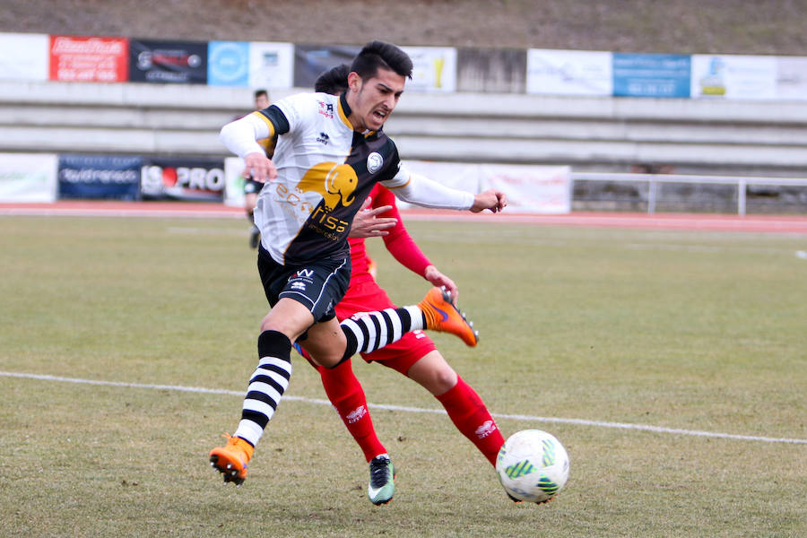Partido de Tercera División entre Unionistas de Salamanca y el CD Numancia B