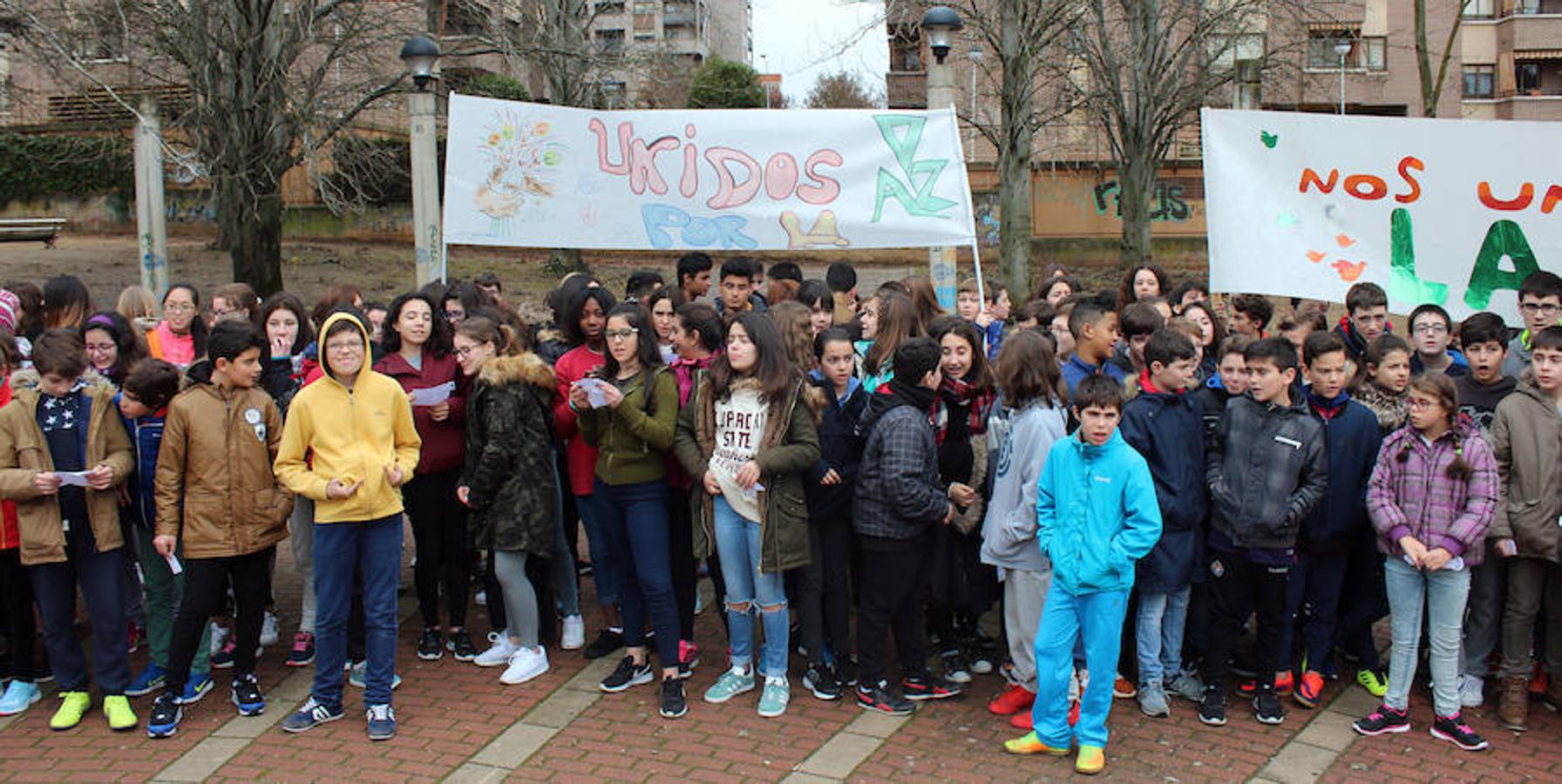 Alumnos del IES Parquesol celebran el Día de la Paz en El Parque del Reloj