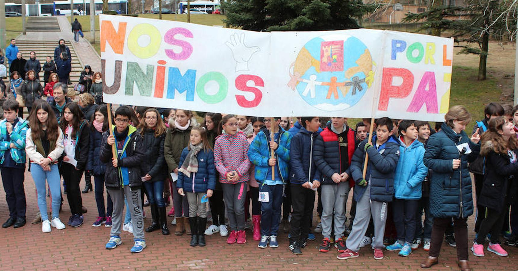 Alumnos del IES Parquesol celebran el Día de la Paz en El Parque del Reloj