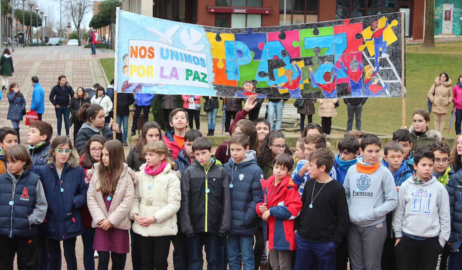 Alumnos del IES Parquesol celebran el Día de la Paz en El Parque del Reloj