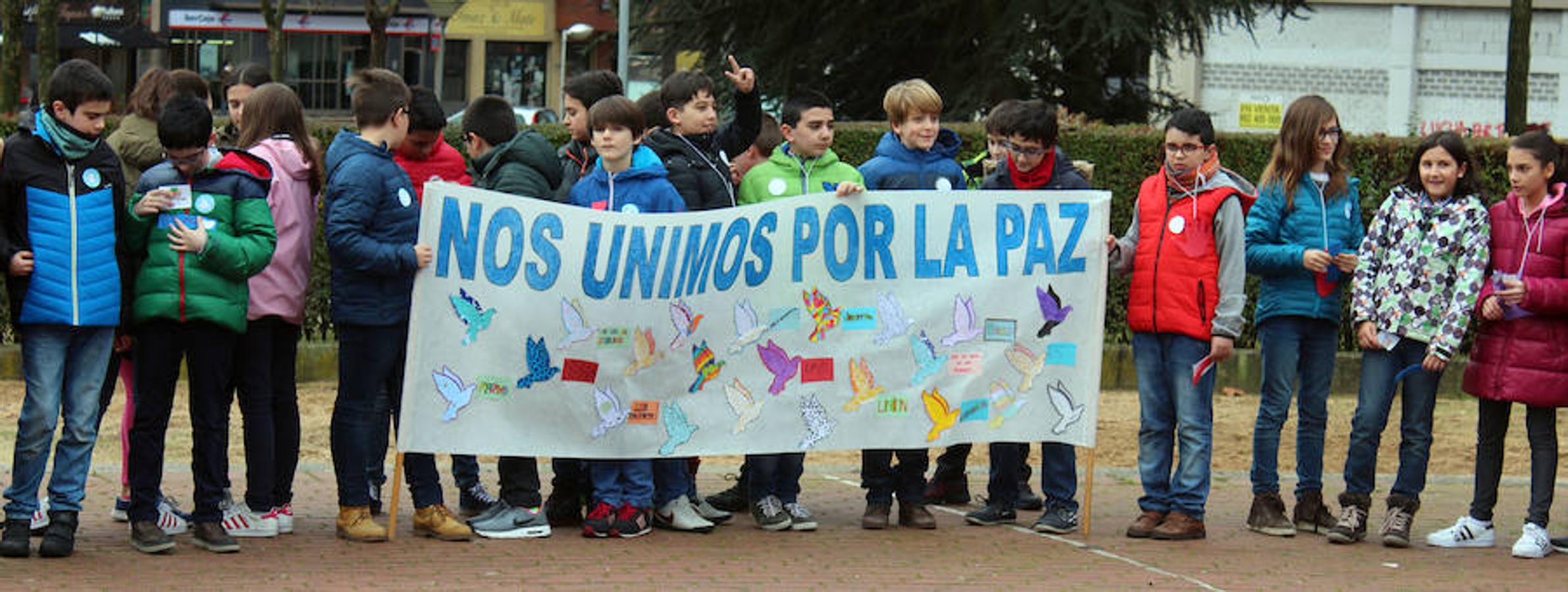 Alumnos del IES Parquesol celebran el Día de la Paz en El Parque del Reloj