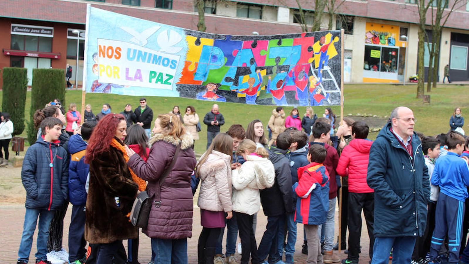 Alumnos del IES Parquesol celebran el Día de la Paz en El Parque del Reloj