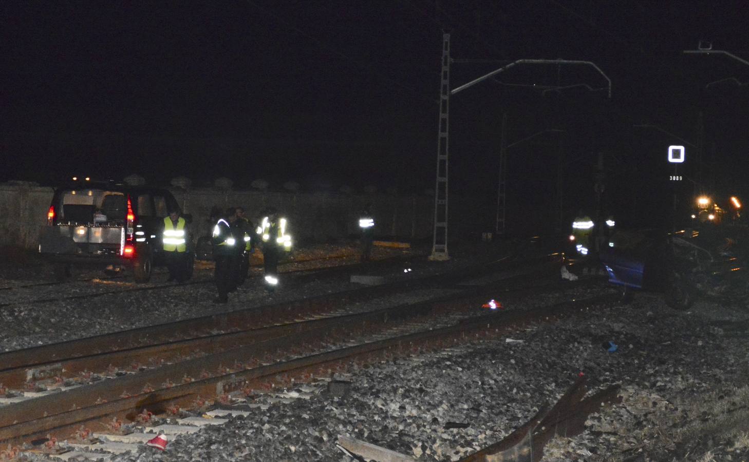 Dos jóvenes mueren arrollados por el tren en un paso a nivel en Palencia