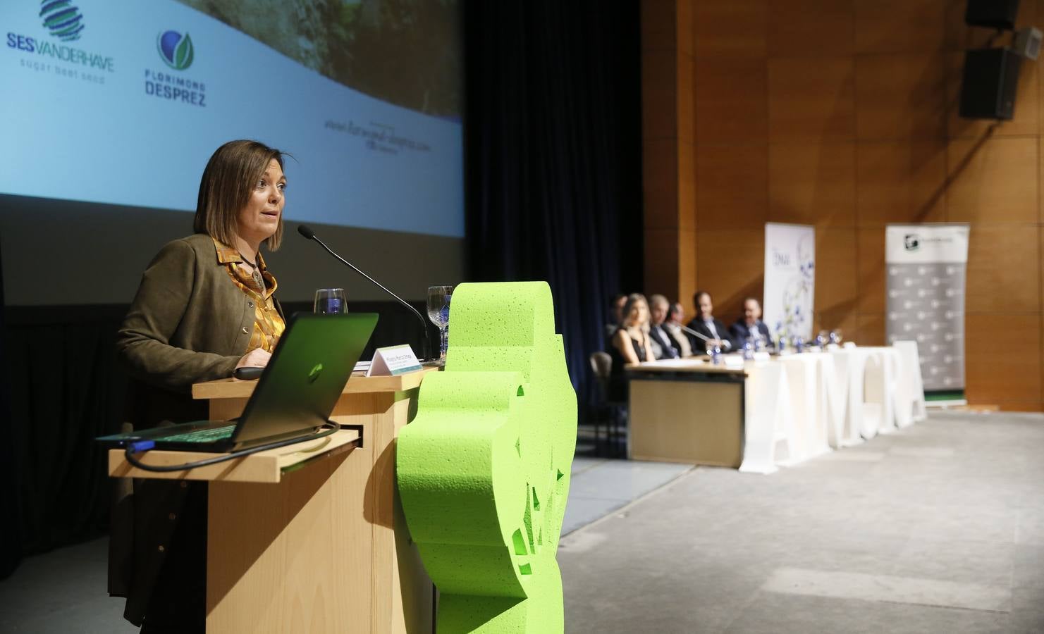 La ministra de Agricultura, Isabel García Terjerina, inaugura en Valladolid la Feria Agraria