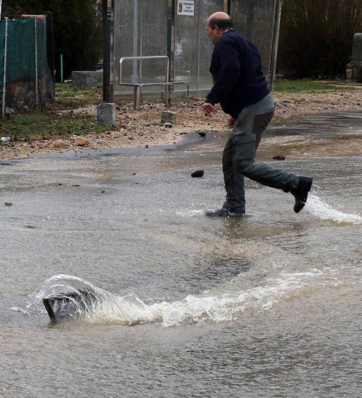 Inundaciones y destrozos del temporal en la estación del Espinar (Segovia)