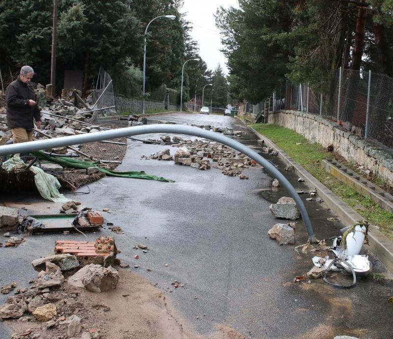 Inundaciones y destrozos del temporal en la estación del Espinar (Segovia)