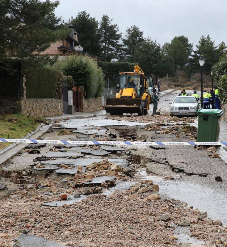 Inundaciones y destrozos del temporal en la estación del Espinar (Segovia)