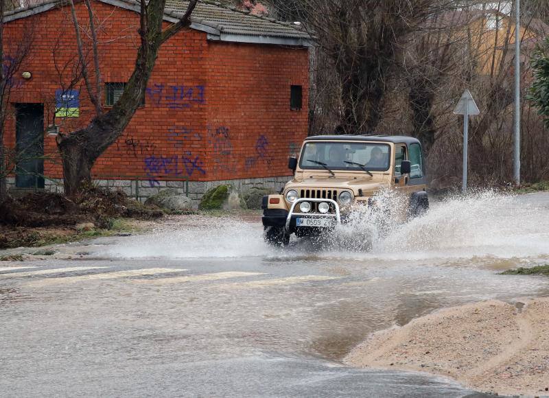 Inundaciones y destrozos del temporal en la estación del Espinar (Segovia)