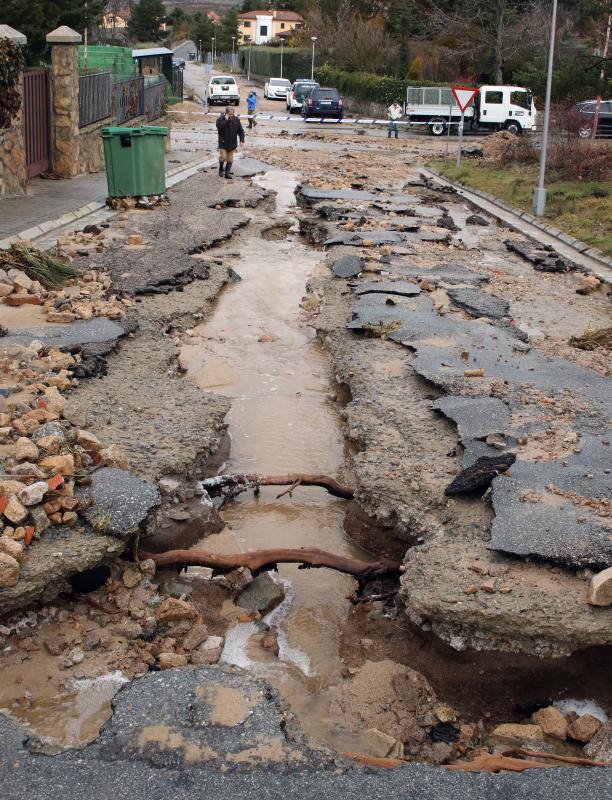 Inundaciones y destrozos del temporal en la estación del Espinar (Segovia)